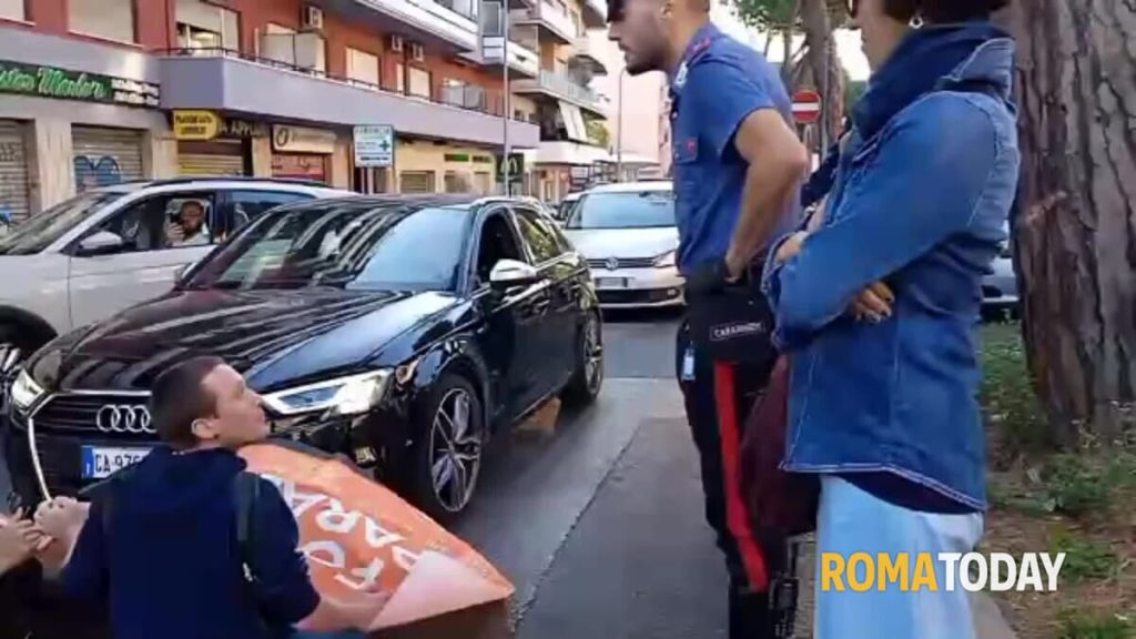 VIDEO | Attivisti di Ultima Generazione bloccano traffico: insulti e manata da automobilista esasperato