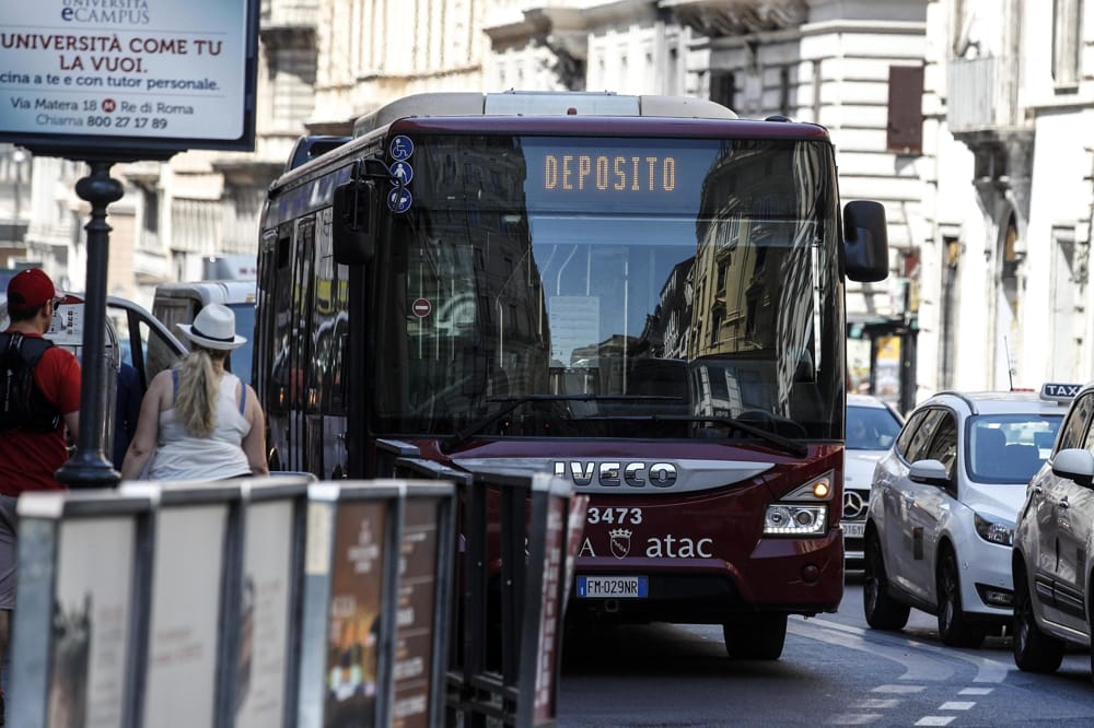 Sciopero dei mezzi a Roma: agitazione ridotta da 24 a 4 ore. La decisione di Salvini