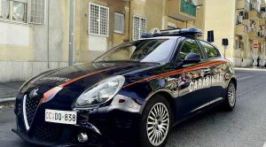 Inseguimento a Cinecittà, minorenni scappano su uno scooter rubato. Presi dopo la fuga