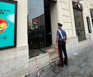 Fiamme dalla friggitrice del ristorante: intossicata una donna