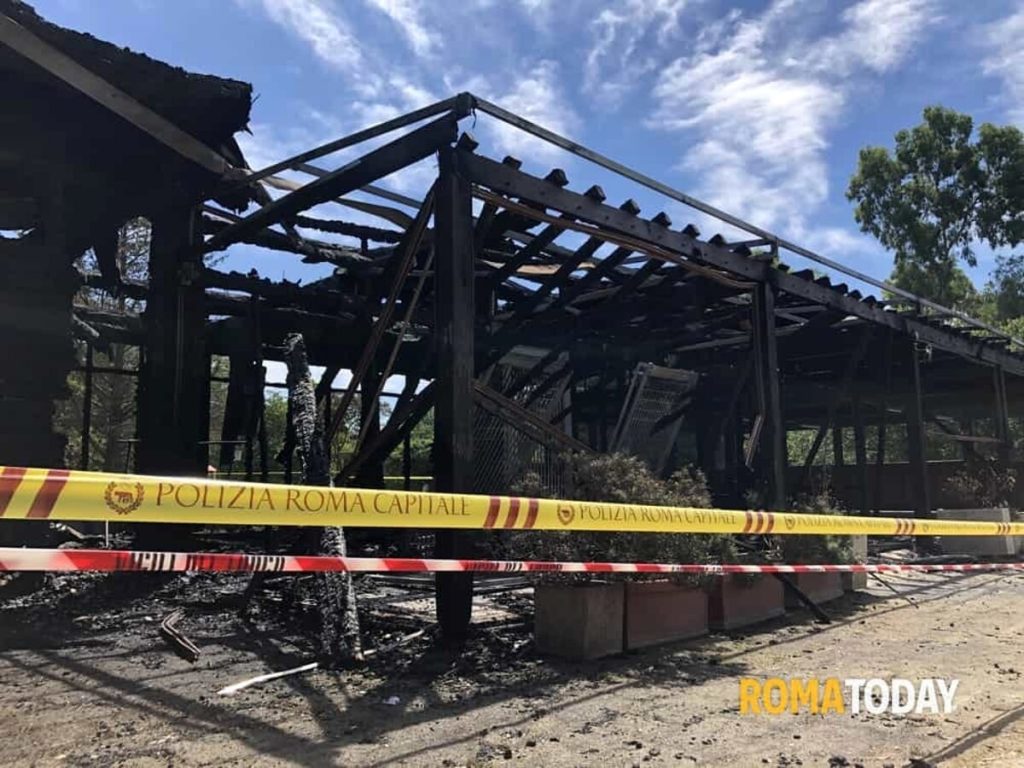 Il centro anziani andato a fuoco quattro anni fa sarà demolito e ricostruito