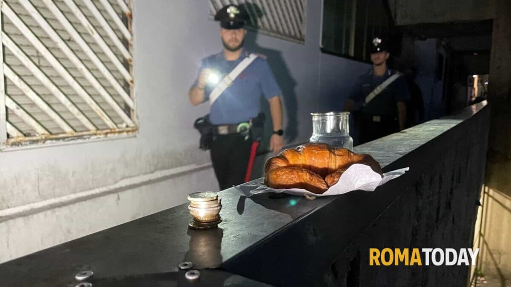 La colazione interrotta dal blitz: cornetto e caffè per chiudere la notte delle vedette di Tor Bella Monaca