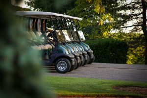 Roma invasa dalle golf car ma non tutte sono in regola. E il Comune latita