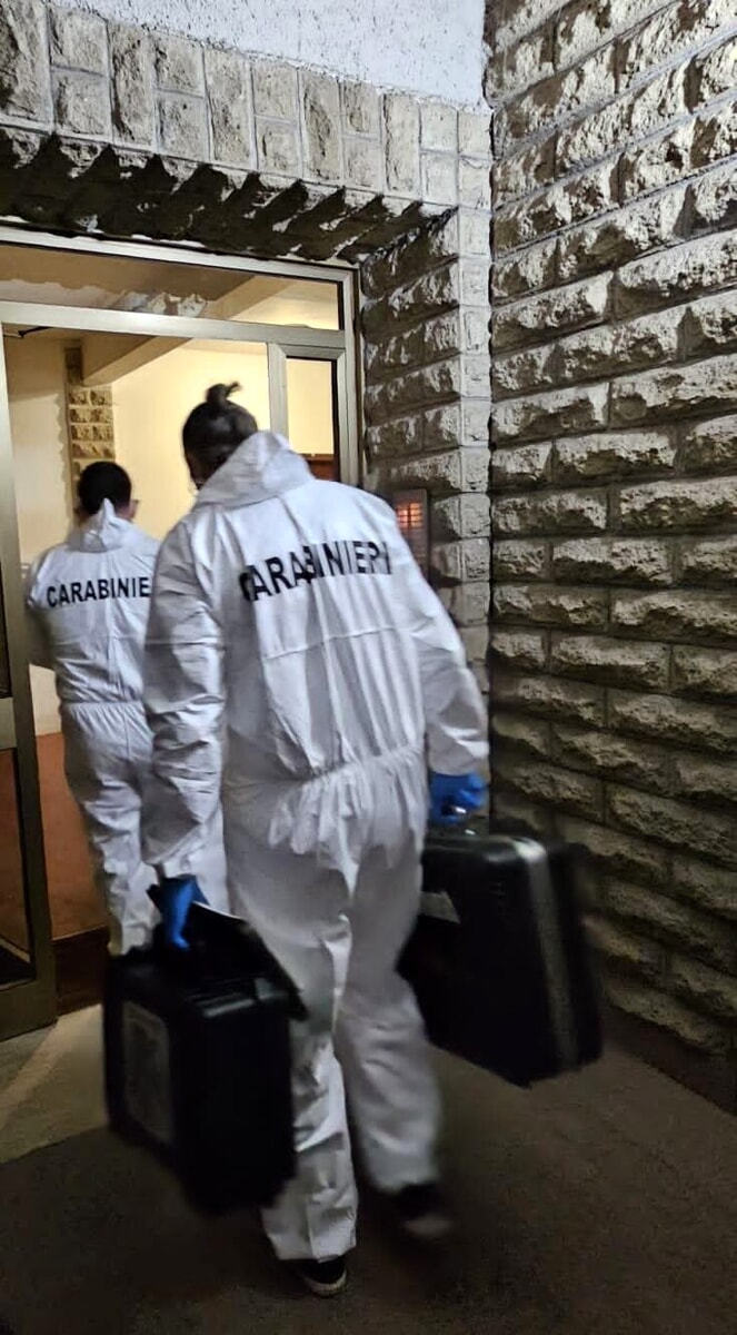 Omicidio a Roma: uccide la madre e la nasconde in un sacco nell'armadio