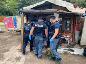 Sgomberati gli occupanti della discarica andata a fuoco a Ponte Mammolo