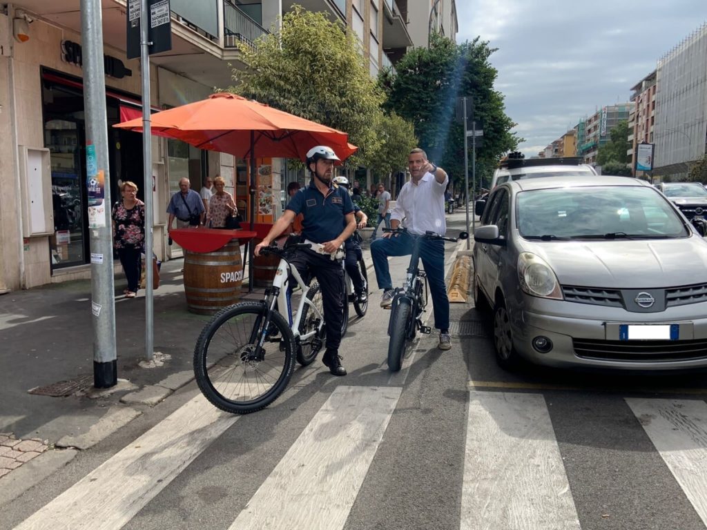 Pattuglie di vigili in bici per controllare la sicurezza delle ciclabili