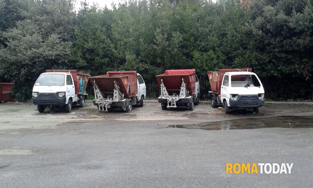 I dipendenti Ama furbetti del carburante, gasolio rubato con la carta aziendale: 161 operazioni sospette