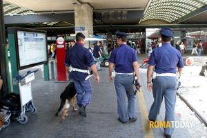 Termini: derubato prima di salire sul pullman turistico