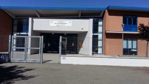 Cucina chiusa e panini da due settimane. All’Infernetto l’inizio scolastico è un labirinto di difficoltà