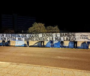 La Curva Nord contro il tifoso israeliano tifoso della Lazio
