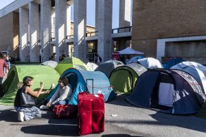 Stanze a oltre mille euro al mese. Le assurde convenzioni degli Atenei romani con gli studentati privati