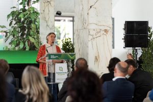 Rifiuti, Alfonsi all'Eur per raccontare gli sforzi di Ama. Le opposizioni abbandonano l'aula