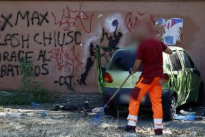 Tufello, operatori Ama minacciati da uomo armato: "Andate via". L'ipotesi dalla violenza dei pusher