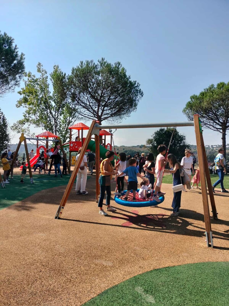 Parco del Pineto, dopo l'incendio inaugurata la nuova area giochi