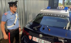 "La tua amica mi ha rubato lo smartphone": si fa giustizia da solo, spara e accoltella un uomo
