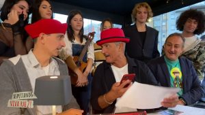 Aspettando Viva Rai2, Fiorello ironizza: "Calcutta in via Asiago? I condomini si sono lamentati"