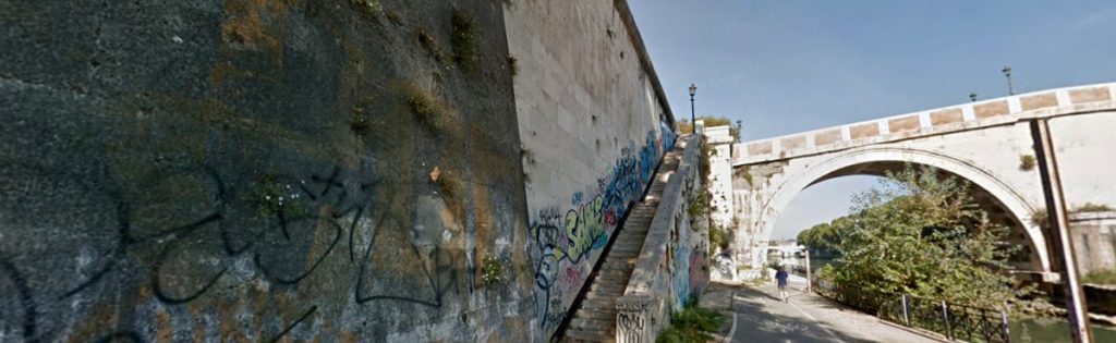 Trastevere: picchia e rapina una donna sulle scale che portano alla banchina del Tevere