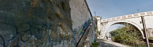 Trastevere: picchia e rapina una donna sulle scale che portano alla banchina del Tevere