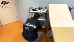 Certificati medici per la palestra senza permessi e ambulatori abusivi, blitz dei Nas a Roma