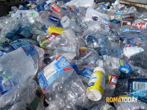 Meno tonnellate di Milano, impianti che non lavorano. Così Ama (non) raccoglie la plastica 