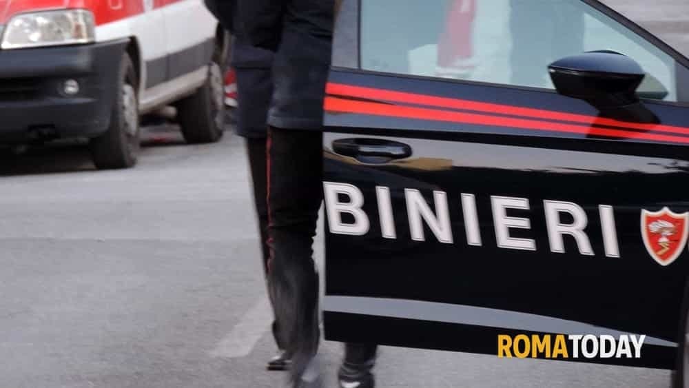 Turista colto da infarto a Roma, carabiniere pratica massaggio cardiaco e lo salva