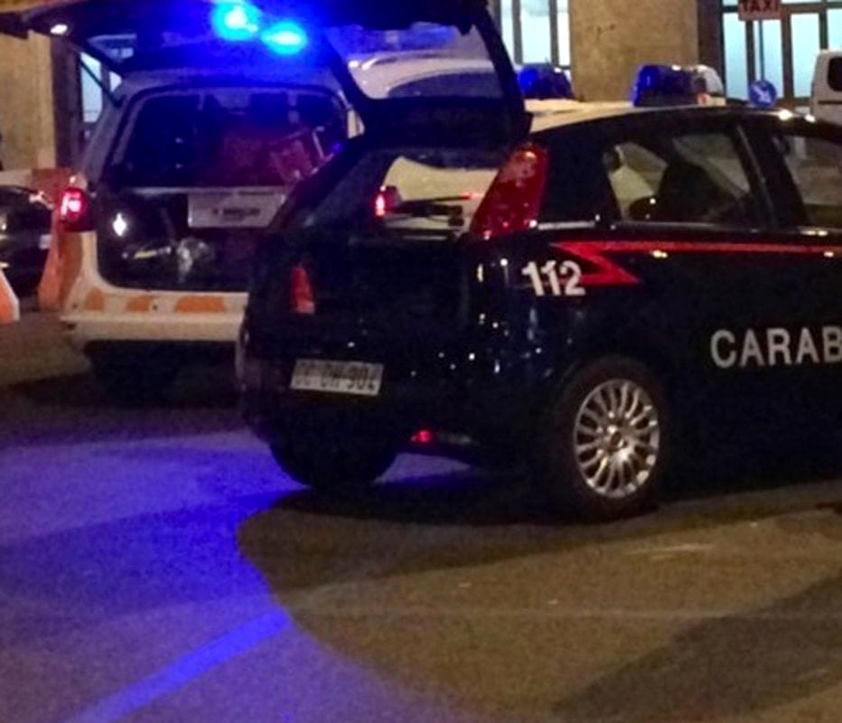 Cameriere accoltellato al braccio da una 18enne