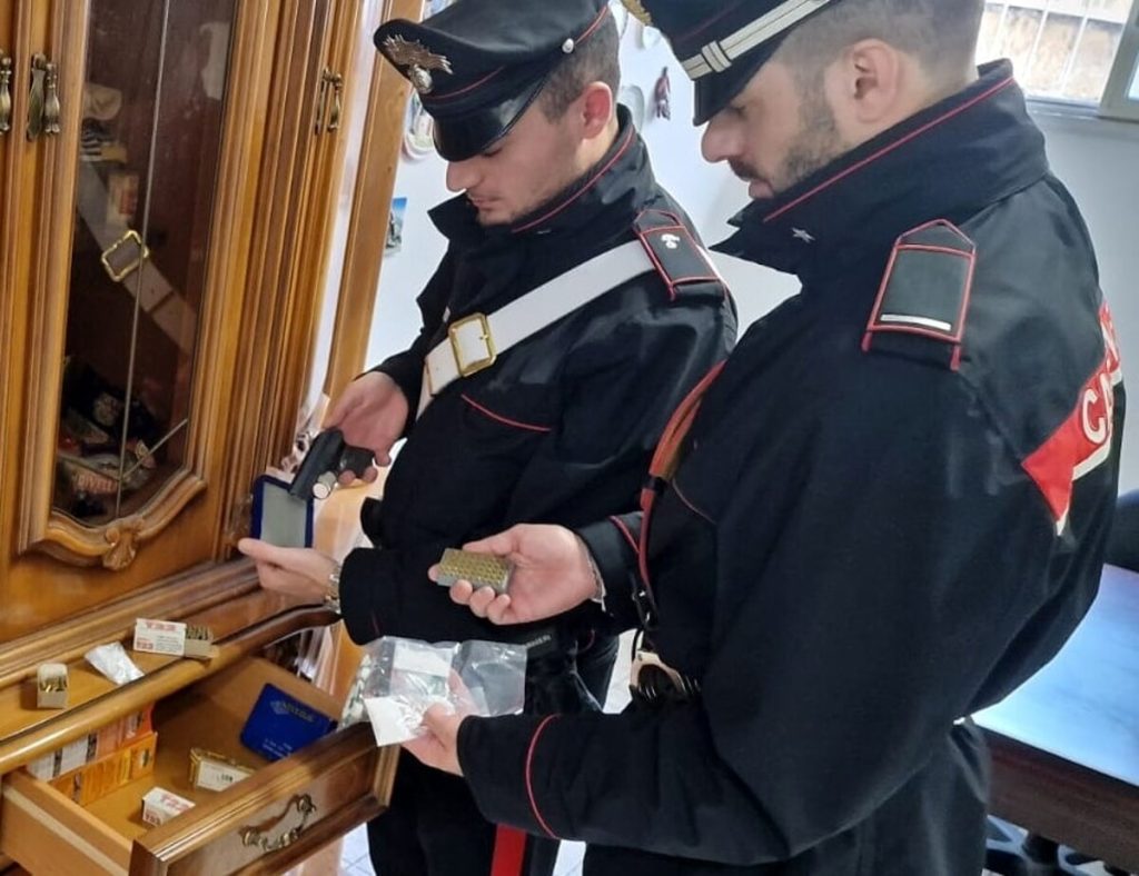 Centocelle: crack in auto, in casa una pistola lanciarazzi e 118 proiettili