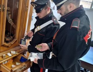Centocelle: crack in auto, in casa una pistola lanciarazzi e 118 proiettili