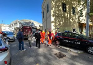 Giacigli di fortuna e degrado a due passi dalla stazione Tiburtina: bonificata l'area