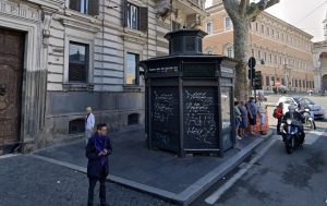 Le edicole di Roma stanno scomparendo. Il grido d'allarme dei giornalai