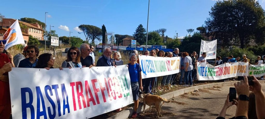 "Basta traffico, Gualtieri intervenga". Flash mob dei cittadini di Roma sud intrappolati dalle auto