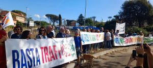 "Basta traffico, Gualtieri intervenga". Flash mob dei cittadini di Roma sud intrappolati dalle auto