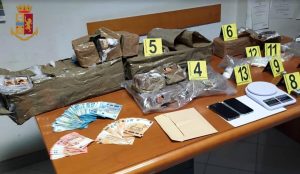 Maxi sequestro di droga: due ventenni arrestati con 43 chili di hashish. Uno dei due era stato gambizzato 8 mesi fa