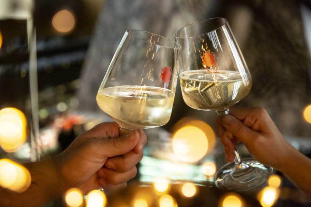 Due passi in vigna: cultura del vino, amore per il cibo e convivialità