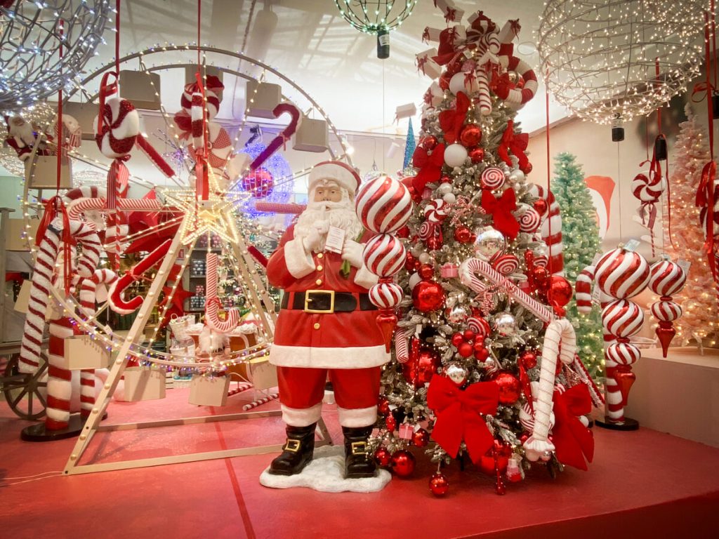 La magia del Natale nel più grande negozio natalizio di Roma