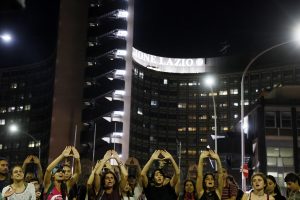 Dal sit-in in Regione alla campagna social, cresce la solidarietà per Lucha y Siesta