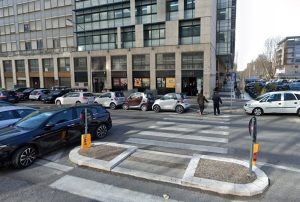Saltano la fila al Mc e scoppia la rissa: brutalmente pestati da due giovani. Ragazzo perde un occhio