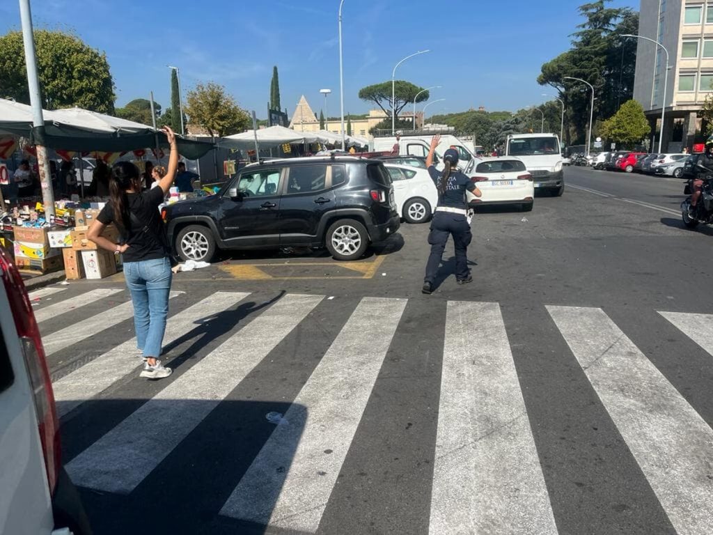 Piazzale Ostiense: sgomberato il mercato abusivo