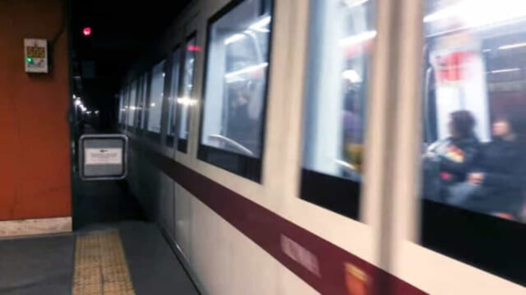 Metro A, perché il servizio tra Arco di Travertino e San Giovanni è partito in ritardo