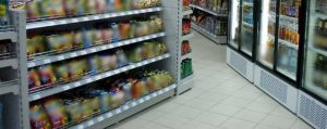 Trastevere, minorenne picchia titolare del minimarket che non gli vende la birra