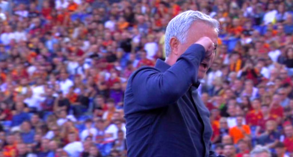 "Piangi Piangi": il gesto di Mourinho a Palladino