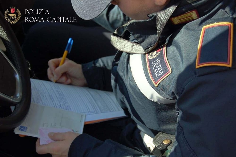 Le arrivano 700 euro di multe prese a Roma, ma lei non si è mai spostata da Bergamo