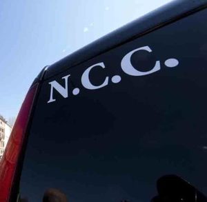 Autista Ncc derubato dello smartphone mentre scarica le valigie dei clienti