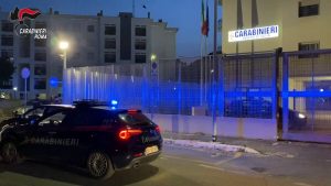 Giovane ladro sorpreso a forzare l'ingresso di un ristorante