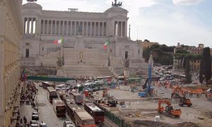 Piazza Venezia chiusa: viabilità, bus deviati e semafori. Tutte le informazioni