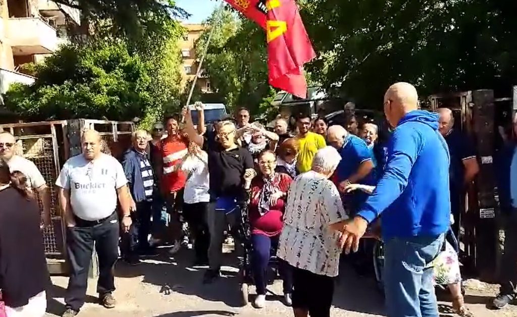 Sindacati e inquilini ultrasettantenni impediscono l'accesso della proprietà nelle case messe all'asta