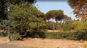 Occupa cabina Acea a Villa Borghese e ne fa la sua dimora