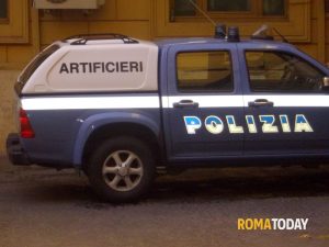 Allarme bomba a Roma: artificieri sul posto