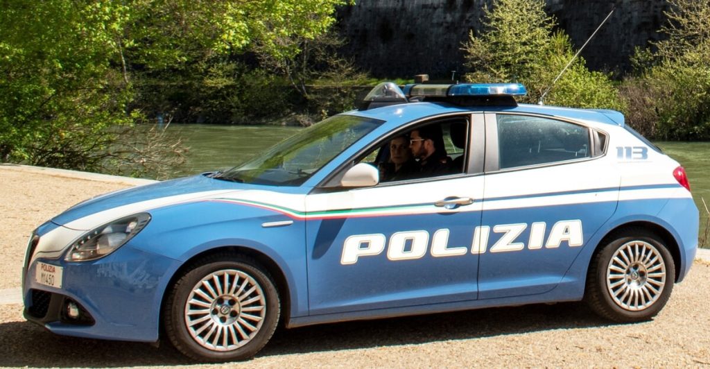 Lo spaccio al parco pubblico è un affare di famiglia: in manette madre e i suoi due figli
