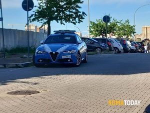 Roma, dopo inseguimento da film sul raccordo anulare si rifugia nel centro commerciale